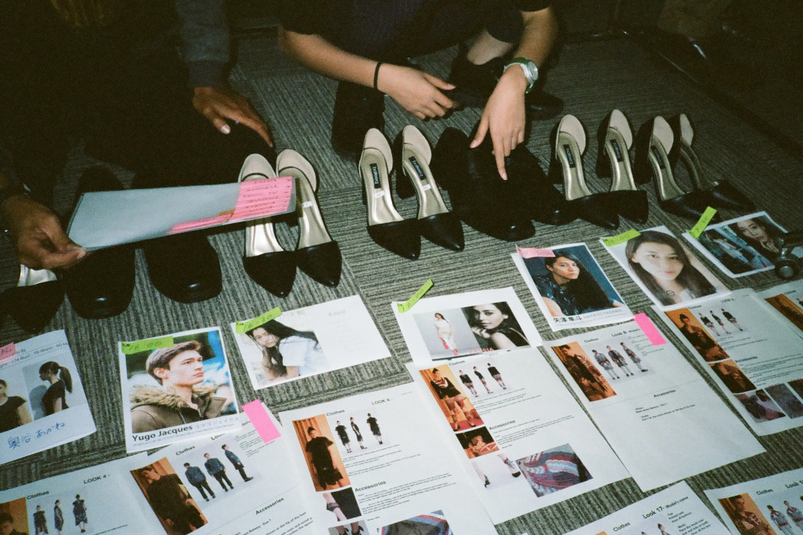 Heroïne shoes and look sheets backstage