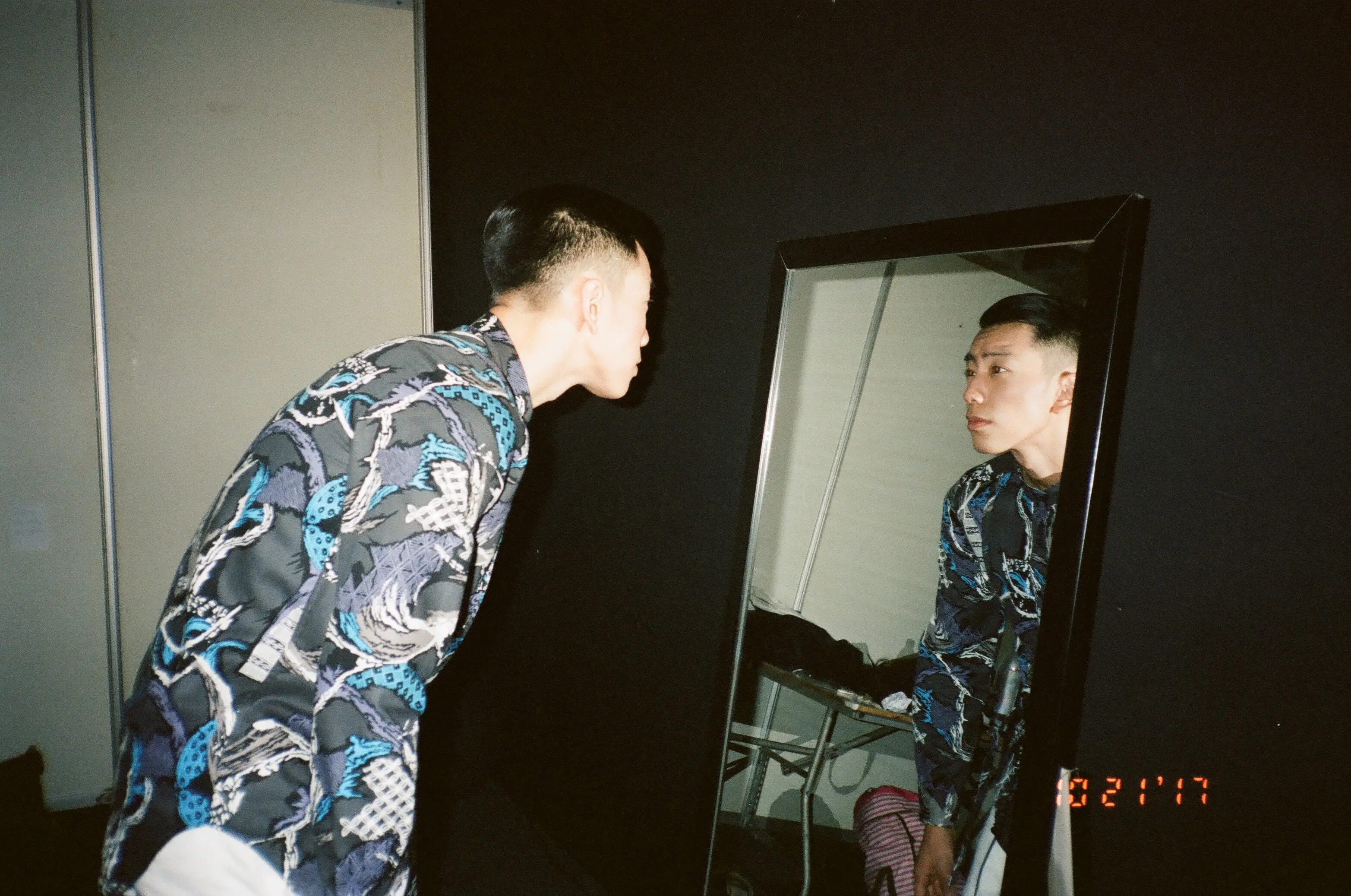 Padusan backstage mirror moment